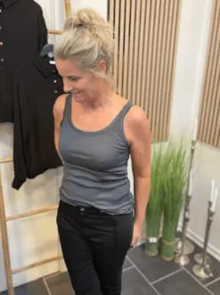 CC Heart Poppy Dark Grey Top