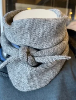 CC Heart Small Triangle Scarf Grå