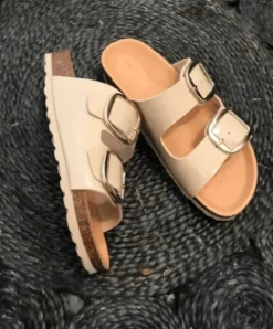 Copenhagen Shoes Amanda Beige Lak Sandal – SPAR 70%
