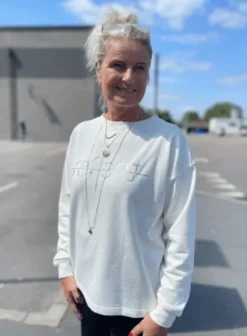Costa Mani Reflect Sweat – Hvid Med Sølv Tekst
