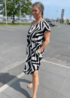 Freequent Floi Kjole I Creme-Sort Print