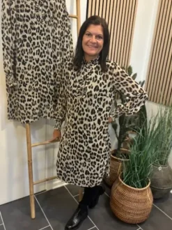 Love & Divine Kjole Leoprint Med Similisten