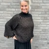 Marta Clemence Sort-Camello Strik