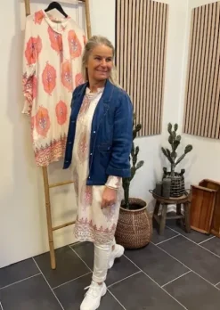 Marta Eva Kjole Creme/Rosa/Lyseblå Print