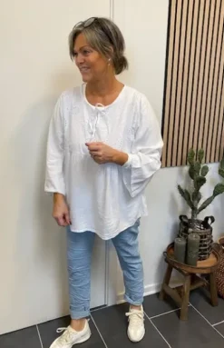 Marta Talia Buks Lyseblå Med Blomst