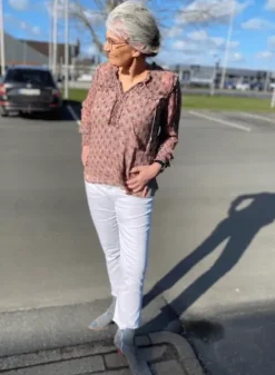 Moliin Amber Bluse – Rød/Blå Print