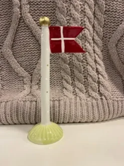 Speedsberg Stort Flag Creme Med Prikker Og Lime Fod