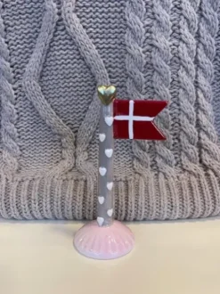 Speedtsberg Lille Flag Grå Stang Hvide Hjerter