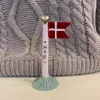Speedtsberg Lille Flag – Mor Rosa Med Prikker Og Grøn Fod